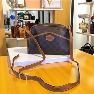 BALLY Crossbody/Shoulder Bag, Vintage. EUC